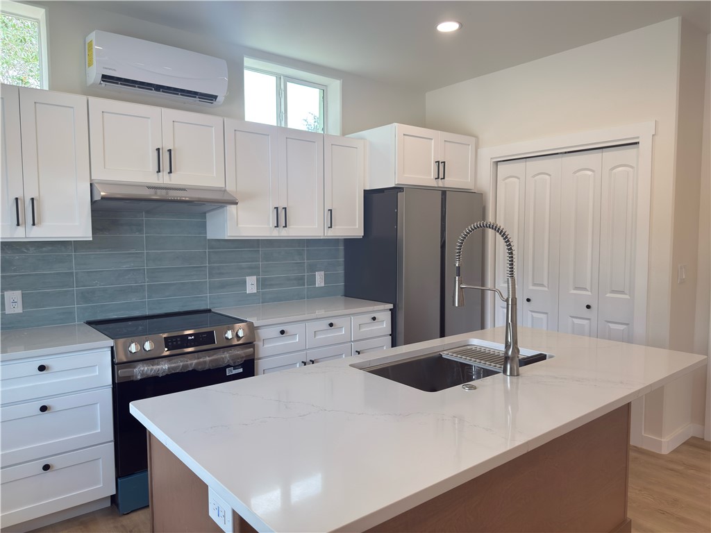 18 Poolside Circ Property Photo 2