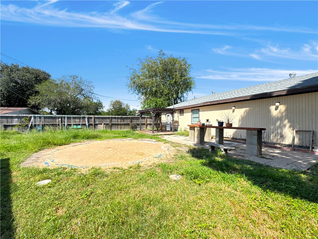 3917 Pyle Dr Property Photo 23