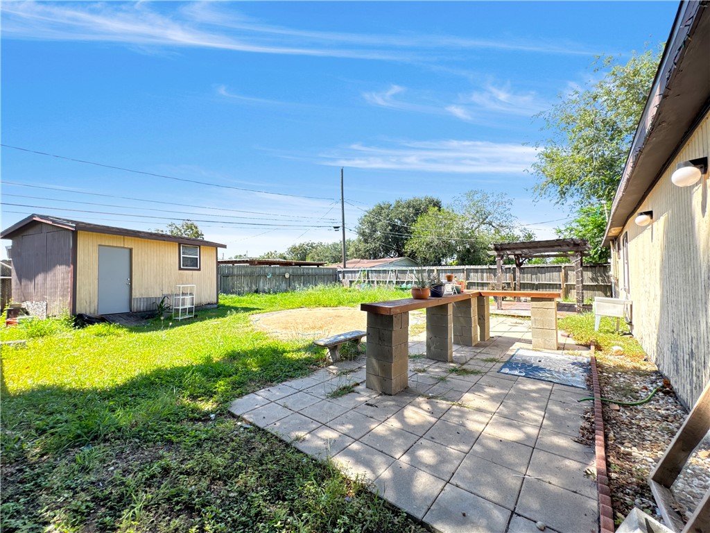 3917 Pyle Dr Property Photo 24