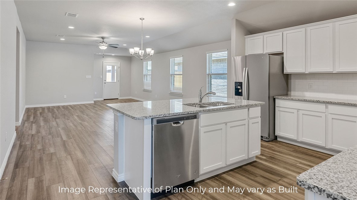 1122 Thames Chase Dr Property Photo 7