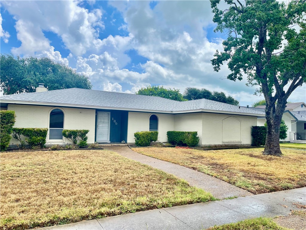 135 Sabine St Property Photo 1