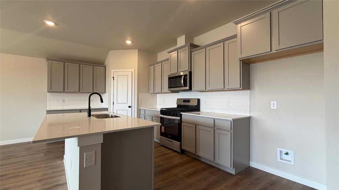 3533 Sahar Lake Dr Property Photo 6