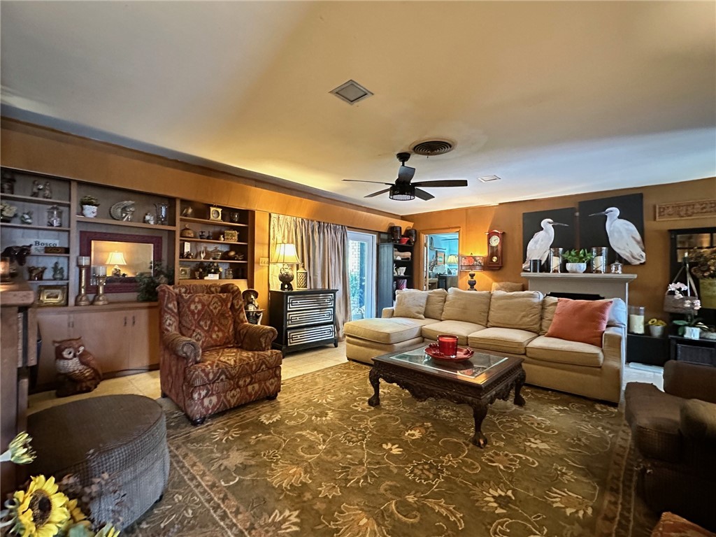 434 Troy Dr Property Photo 3