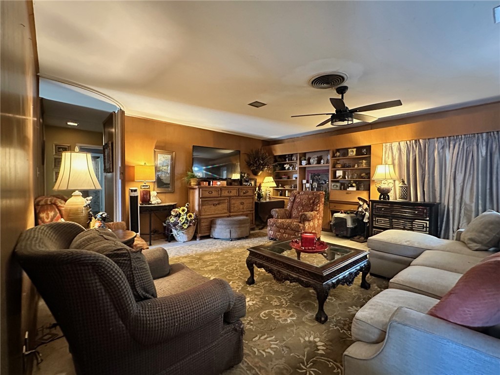 434 Troy Dr Property Photo 4