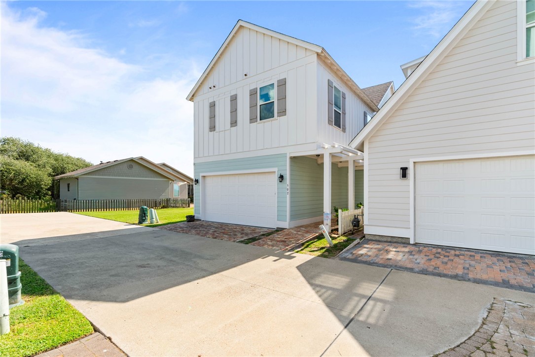 502 Sailhouse Way Property Photo 5