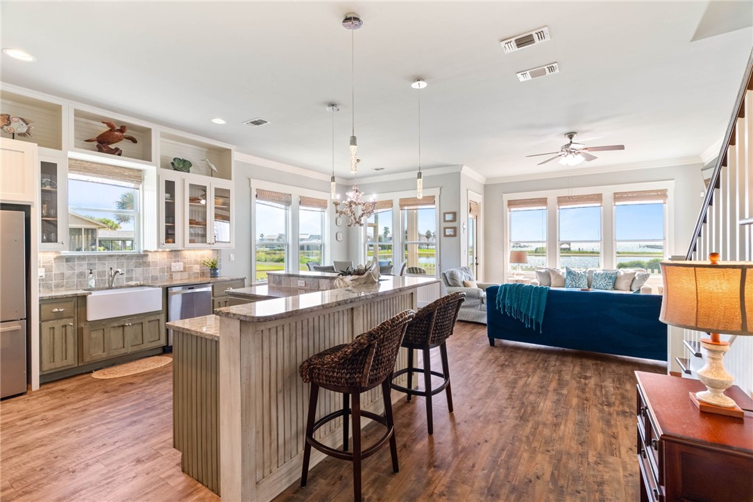 502 Sailhouse Way Property Photo 6