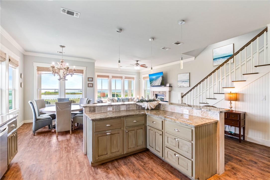 502 Sailhouse Way Property Photo 8