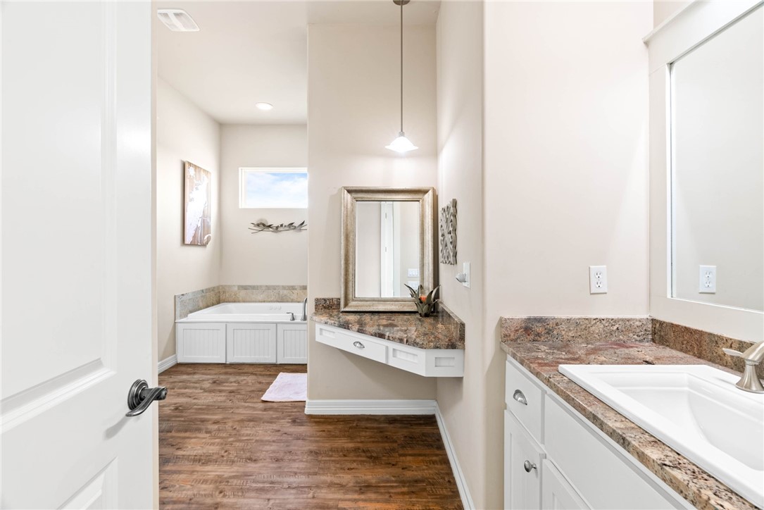 502 Sailhouse Way Property Photo 28