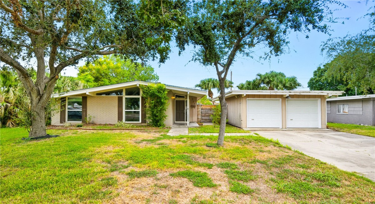 533 Parade Dr Property Photo 1