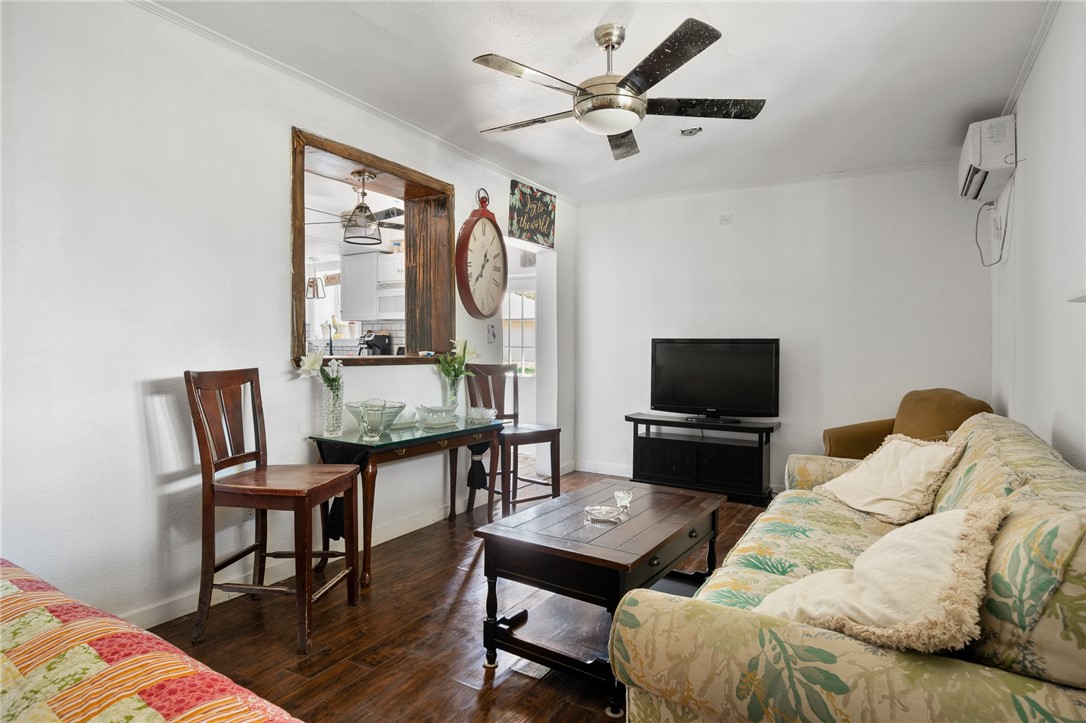 120 Retama Property Photo 6