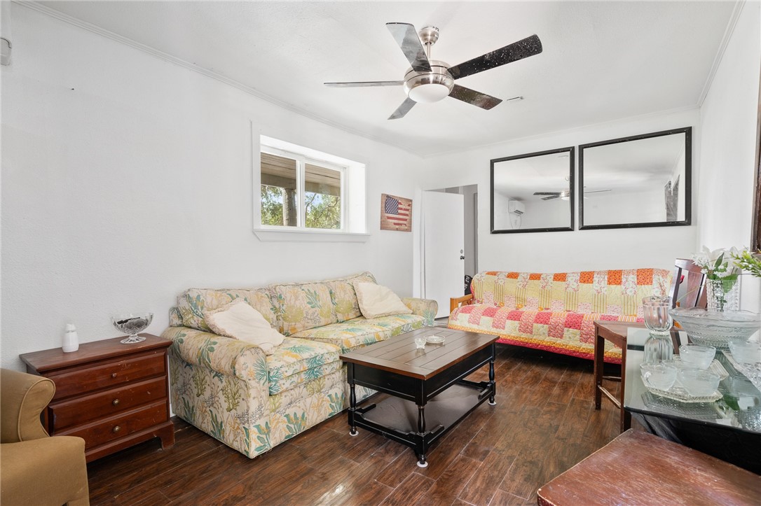 120 Retama Property Photo 7