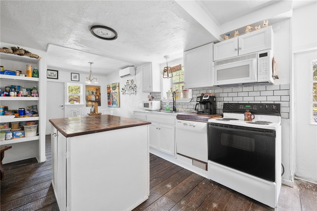 120 Retama Property Photo 10