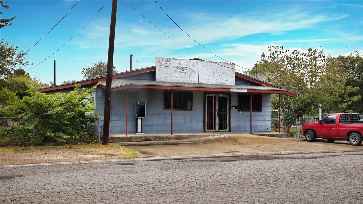 519 Avenue B Property Photo 1