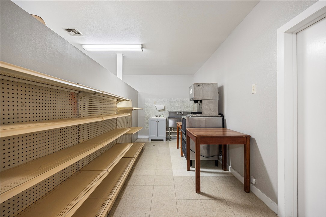 519 Avenue B Property Photo 7