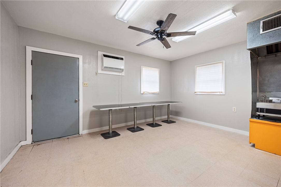 519 Avenue B Property Photo 8