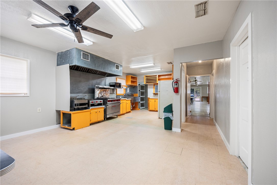 519 Avenue B Property Photo 9