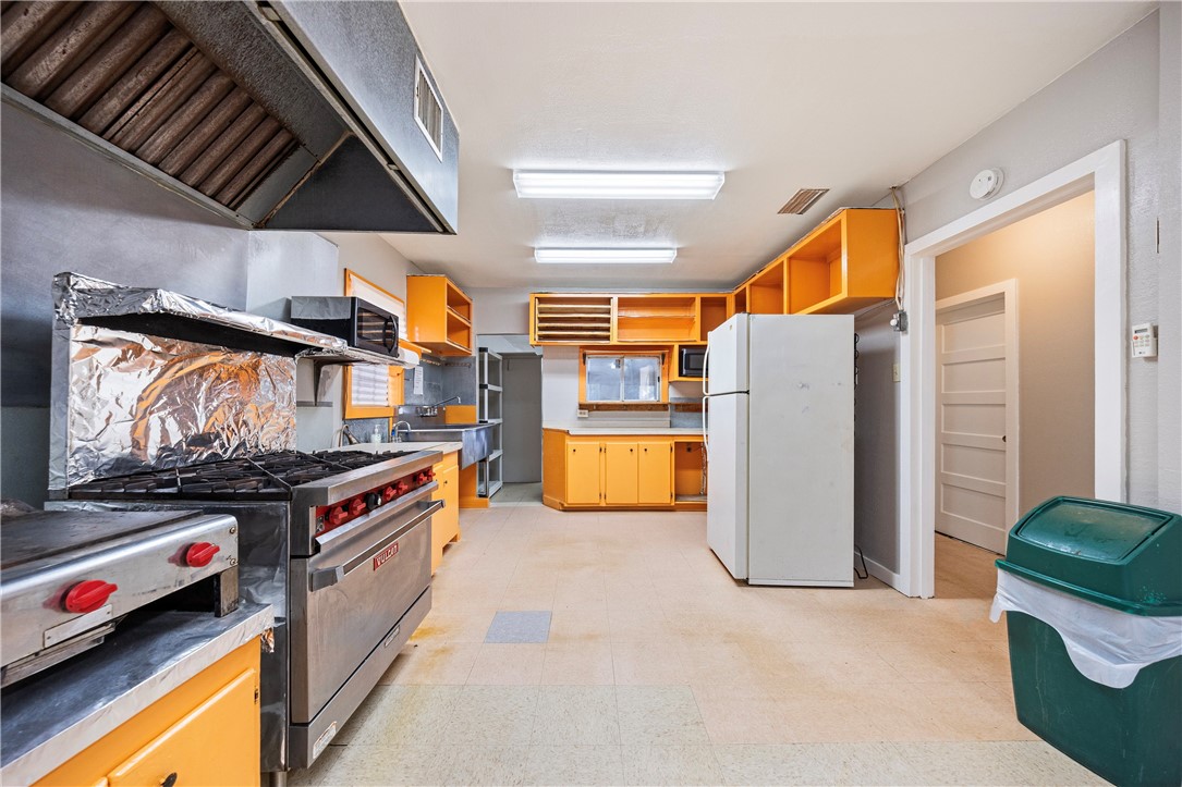 519 Avenue B Property Photo 10