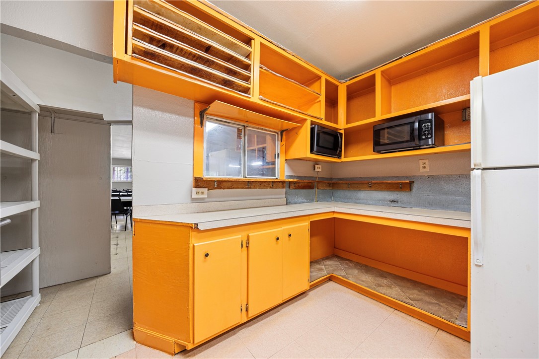 519 Avenue B Property Photo 11