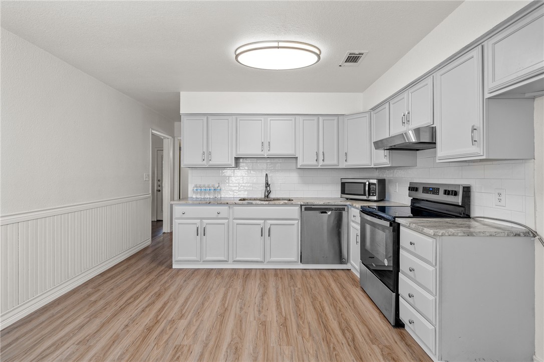 2551 Poinsetta Property Photo 4