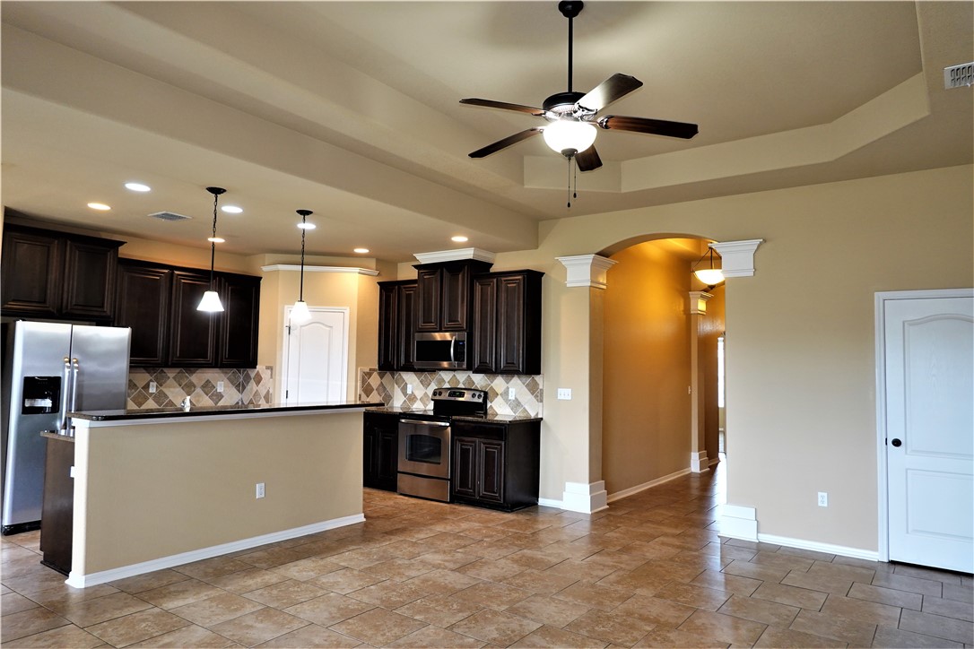 1006 Imperial St Property Photo 5