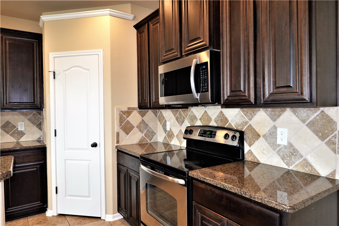 1006 Imperial St Property Photo 10