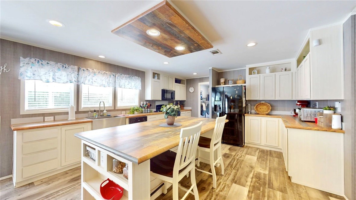 130 Hawkins Dr Property Photo 7