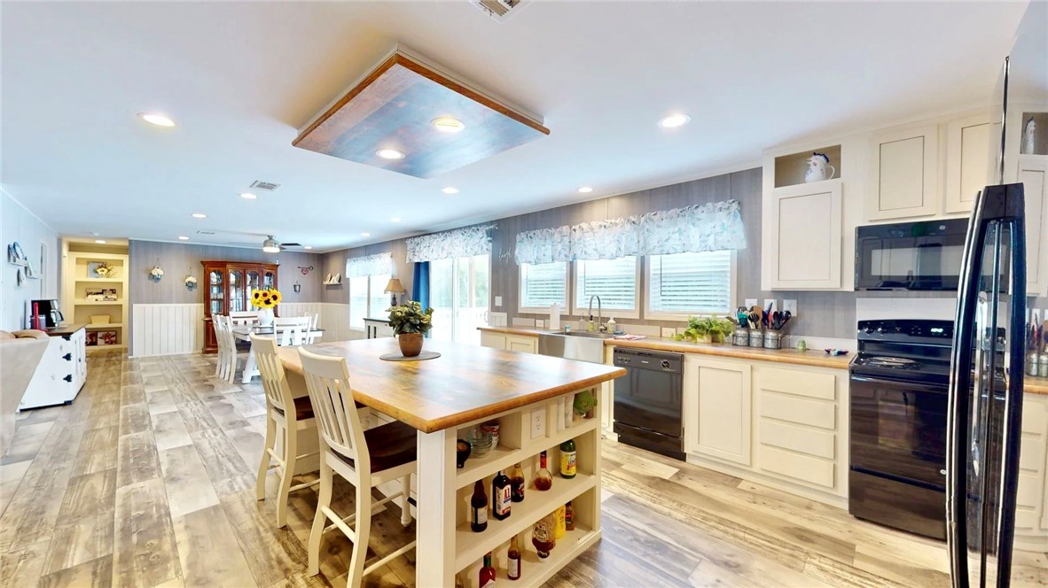 130 Hawkins Dr Property Photo 8