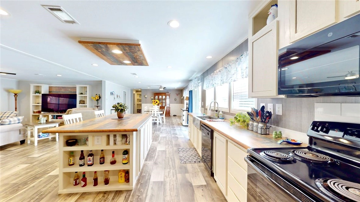 130 Hawkins Dr Property Photo 9