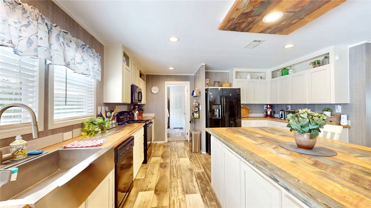 130 Hawkins Dr Property Photo 10