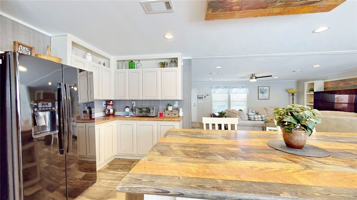 130 Hawkins Dr Property Photo 11