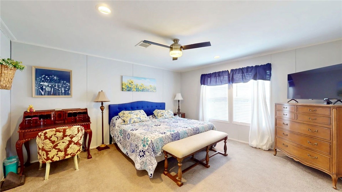 130 Hawkins Dr Property Photo 14