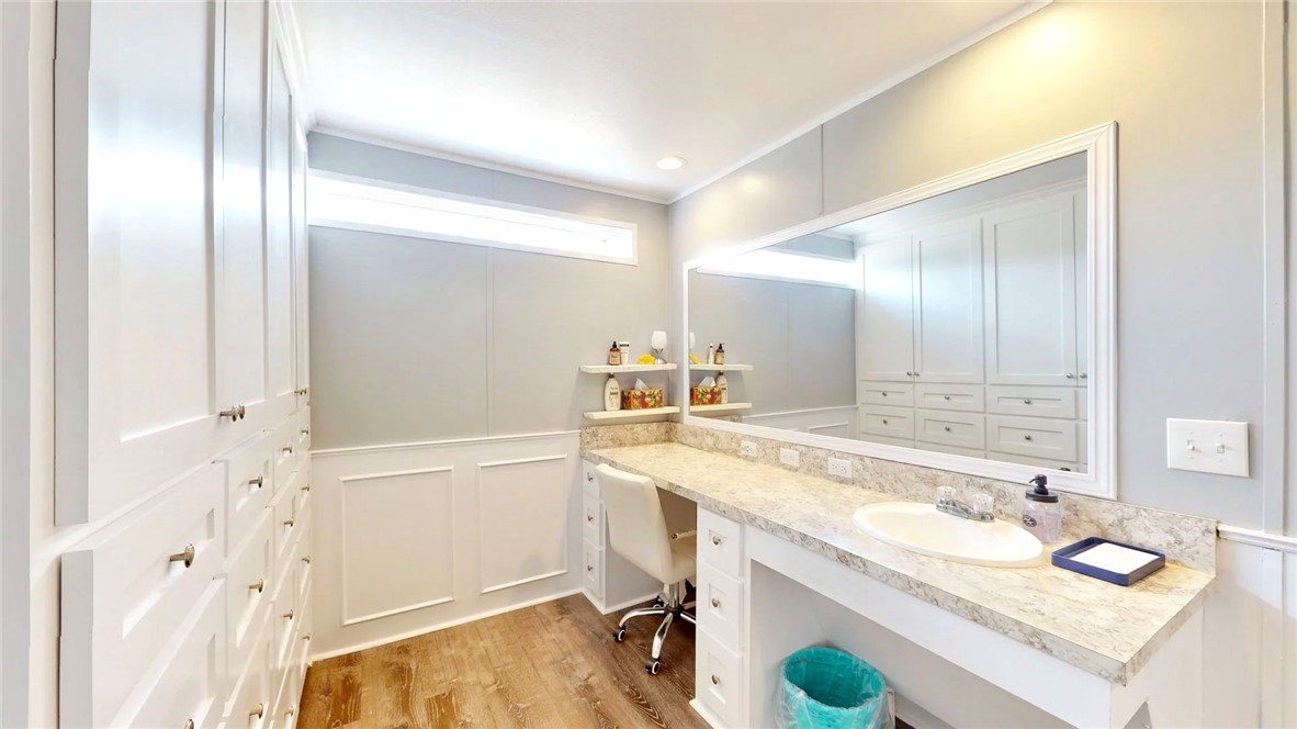 130 Hawkins Dr Property Photo 17