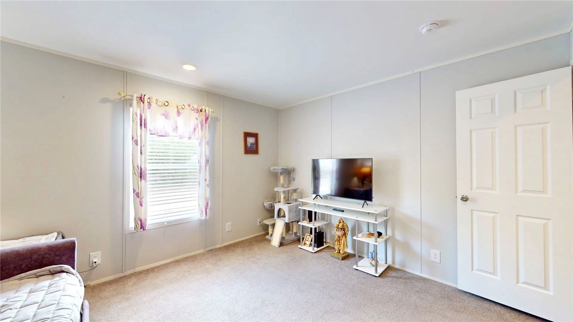 130 Hawkins Dr Property Photo 23