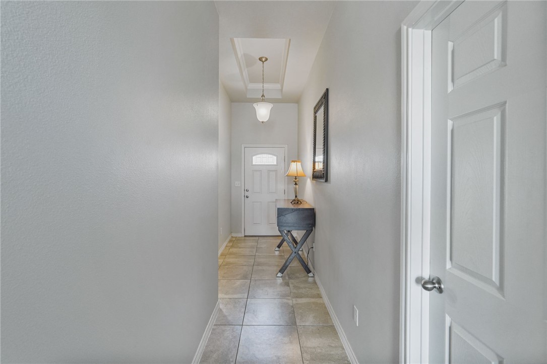 9422 English Oak Dr Property Photo 3