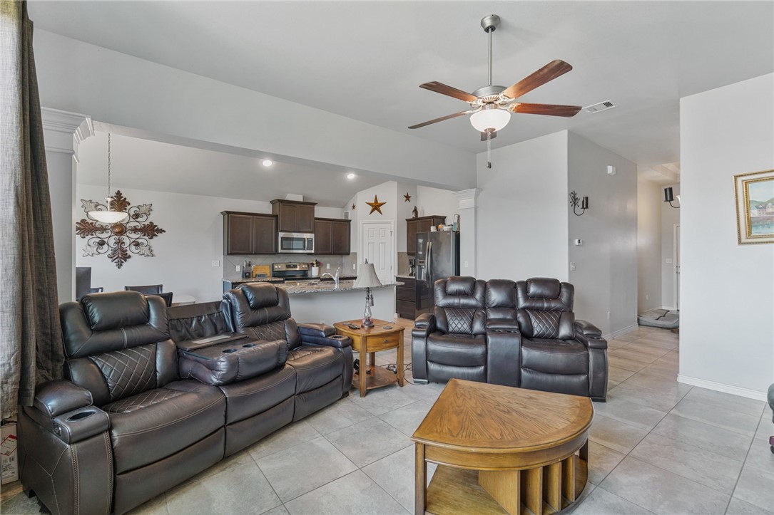 9422 English Oak Dr Property Photo 6