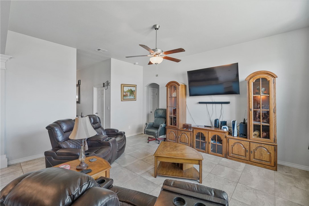 9422 English Oak Dr Property Photo 7