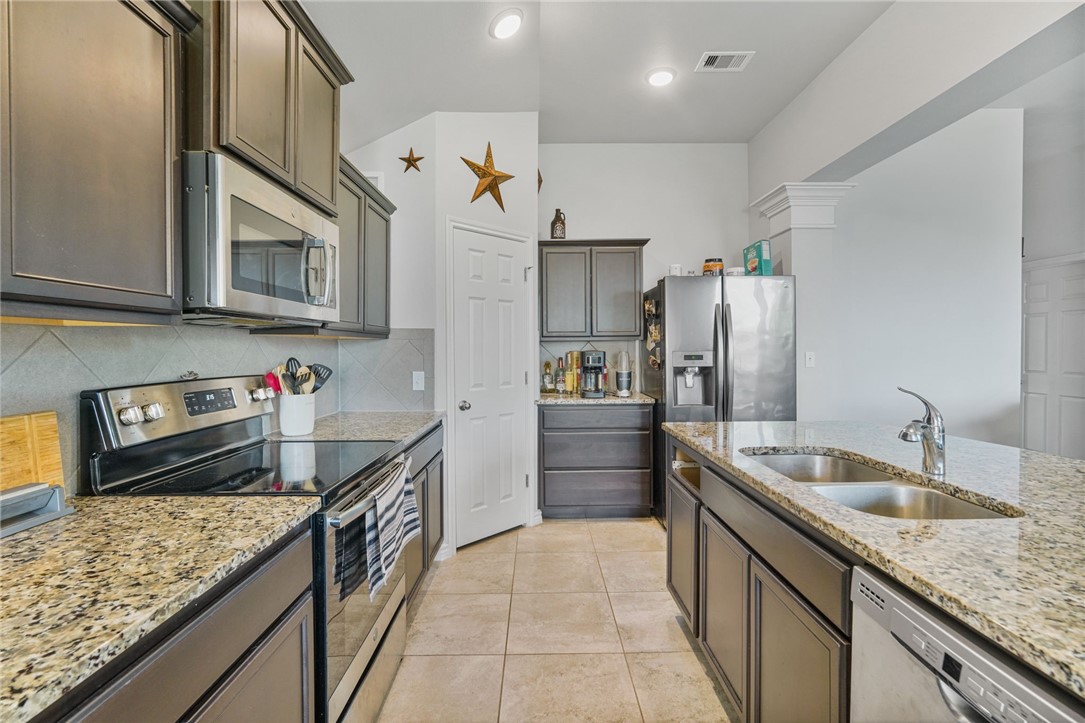 9422 English Oak Dr Property Photo 8