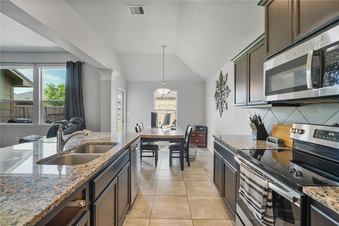 9422 English Oak Dr Property Photo 9