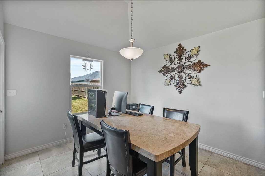 9422 English Oak Dr Property Photo 10