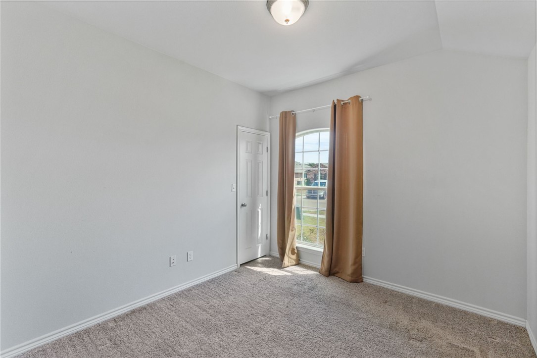 9422 English Oak Dr Property Photo 11