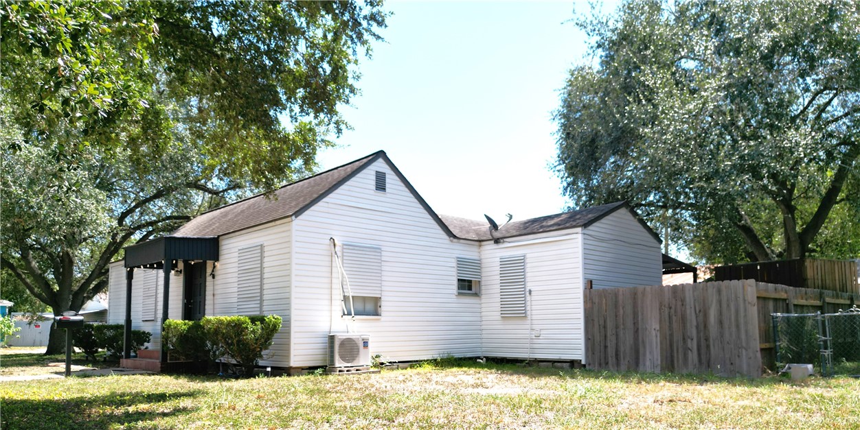 1140 Gresham Property Photo 2