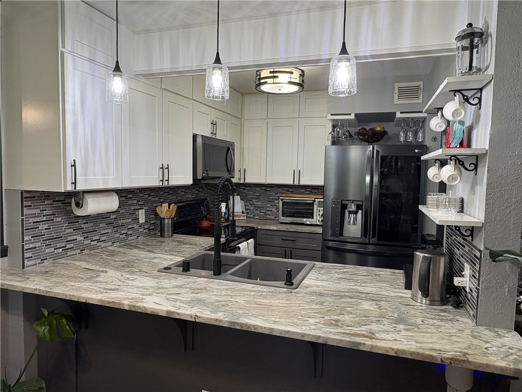 3402 Ocean Dr 18 Property Photo 6