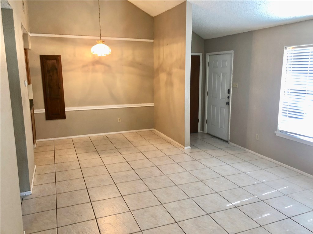 7252 The Mansions Dr L4 Property Photo 6