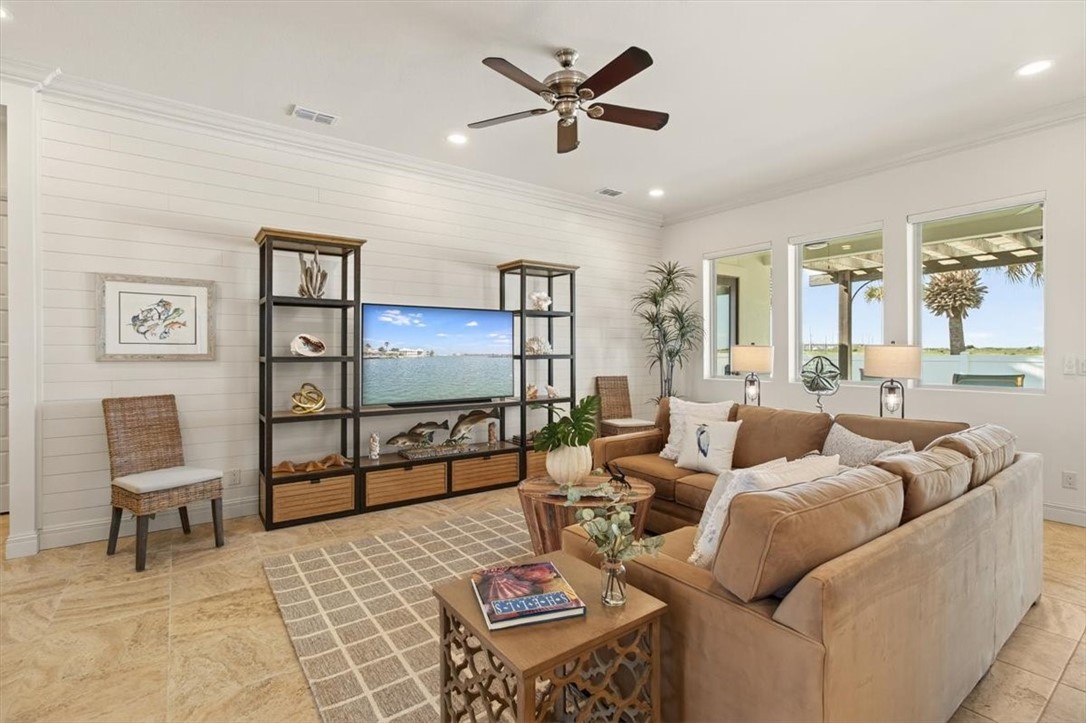 248 La Joya Property Photo 5