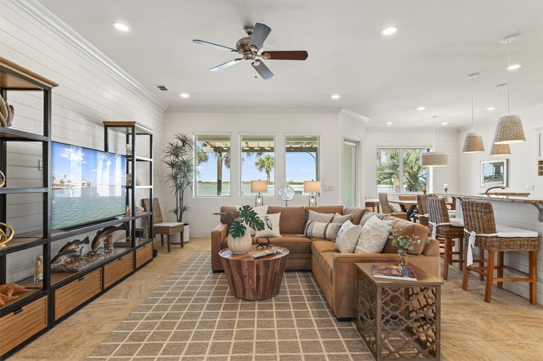 248 La Joya Property Photo 6