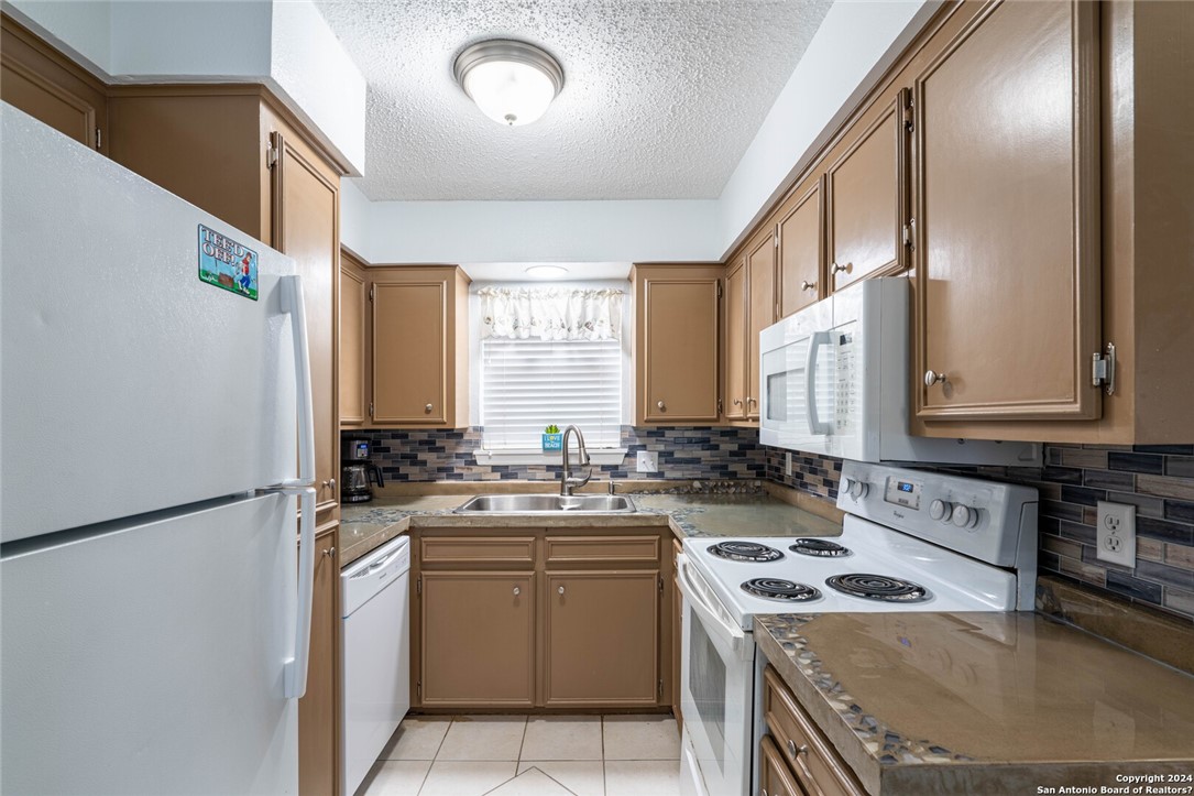 15217 Leeward Dr 1-b Property Photo 4