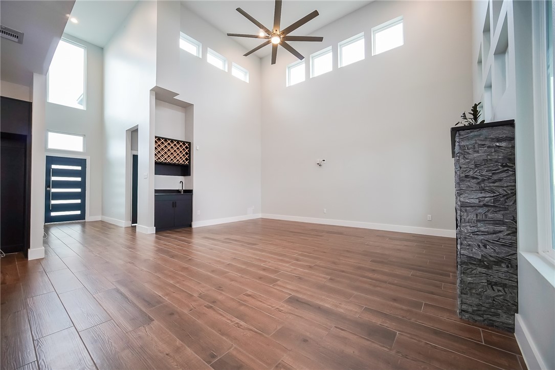 7822 Stampede Dr Property Photo 4