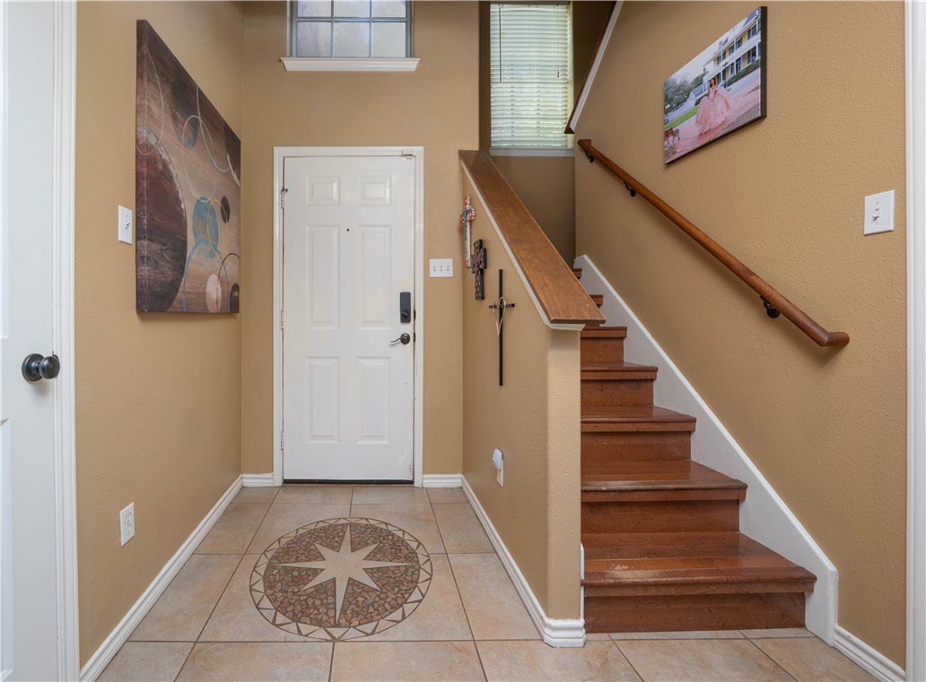 7032 Carmer Circ Property Photo 9