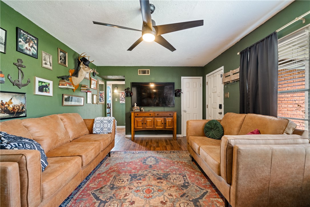 4110 Del Starr Dr Property Photo 3