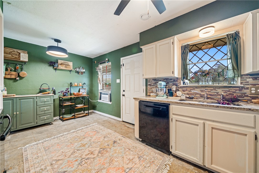 4110 Del Starr Dr Property Photo 6